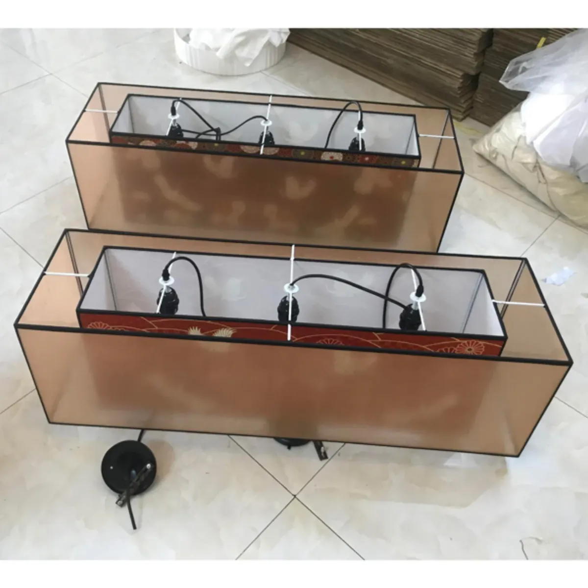 Hai đèn thả vải dáng hộp chữ nhật dài lắp ba bóng dùng cho không gian rộng